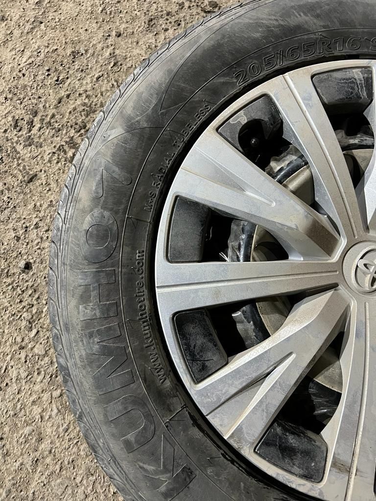 Продам летние шины Kumho 205х65х16 в на железных дисках