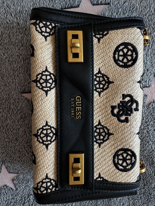 Оригинална чанта Guess