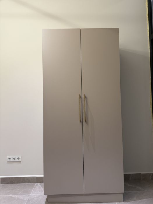 Продам шкаф двухдверный