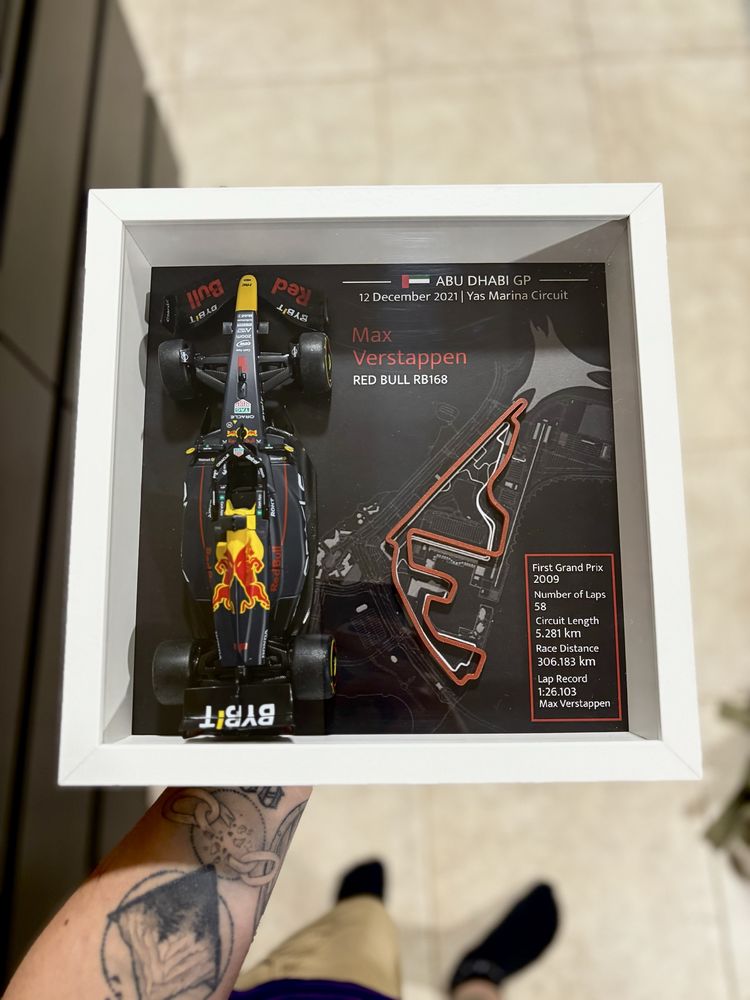 Уникални арт рамки с метални модели коли – 1:64 / 1:43 / 1:24