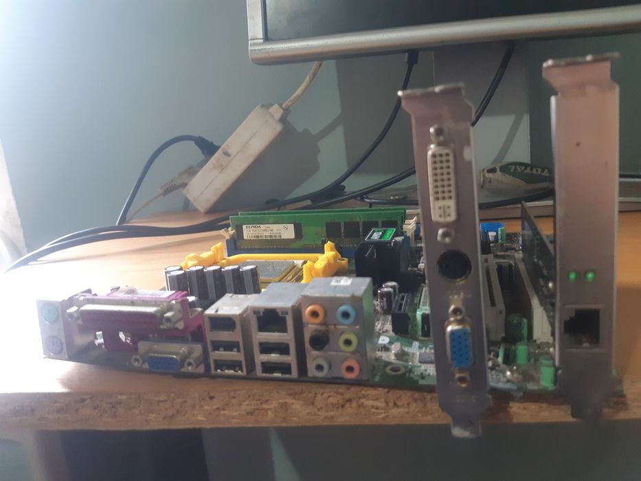 Vand placa de baz amd raizn 5 150 lei