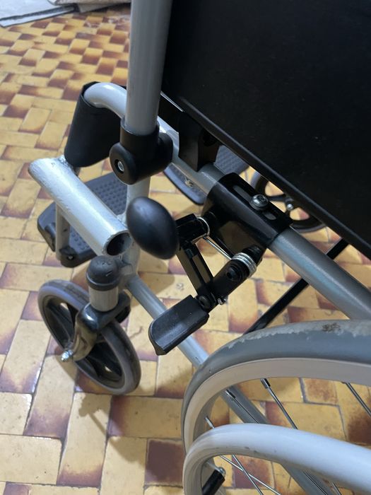 Scaun cu rotile handicap