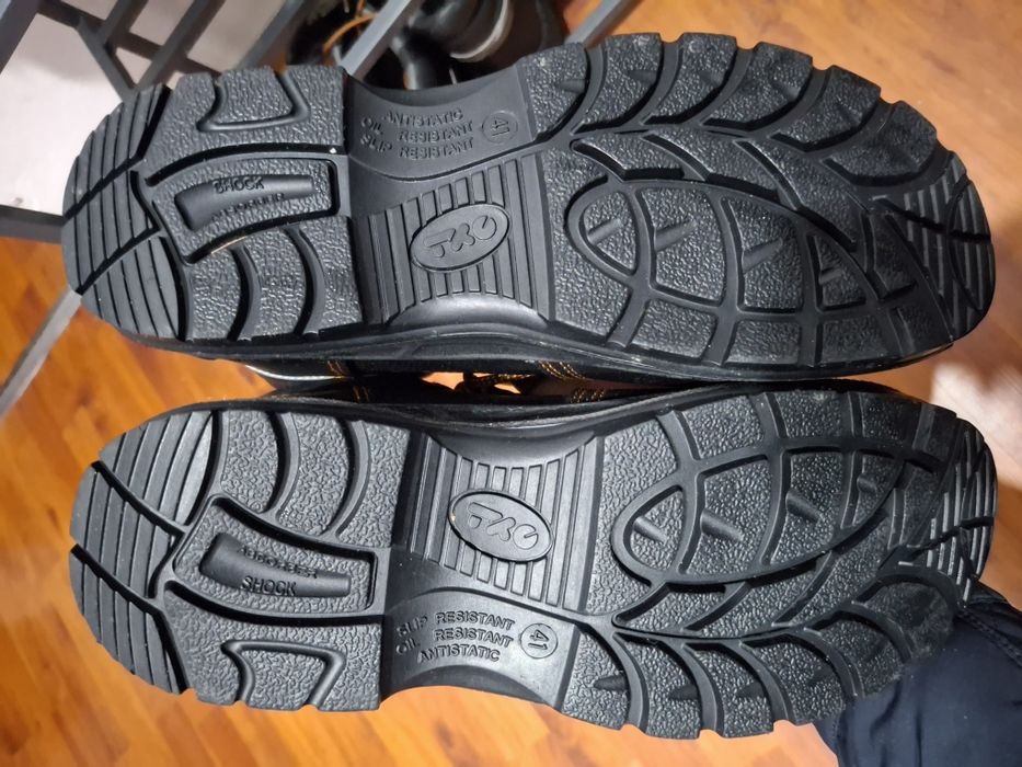 Продам рабочие ботинки
