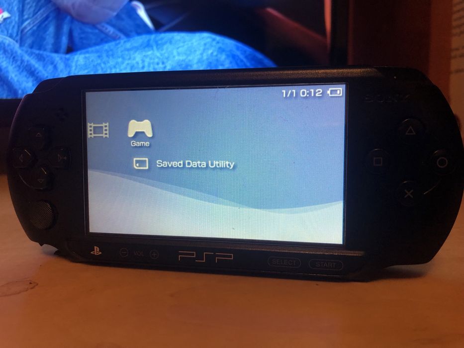 Vand/Schimb PSP E1004 cu fifa si IPad Air