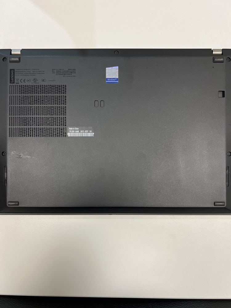 Лаптоп Lenovo ThinkPad T490s RAM: 32GB, SSD: 512GB, CPU: Core i7-8665U