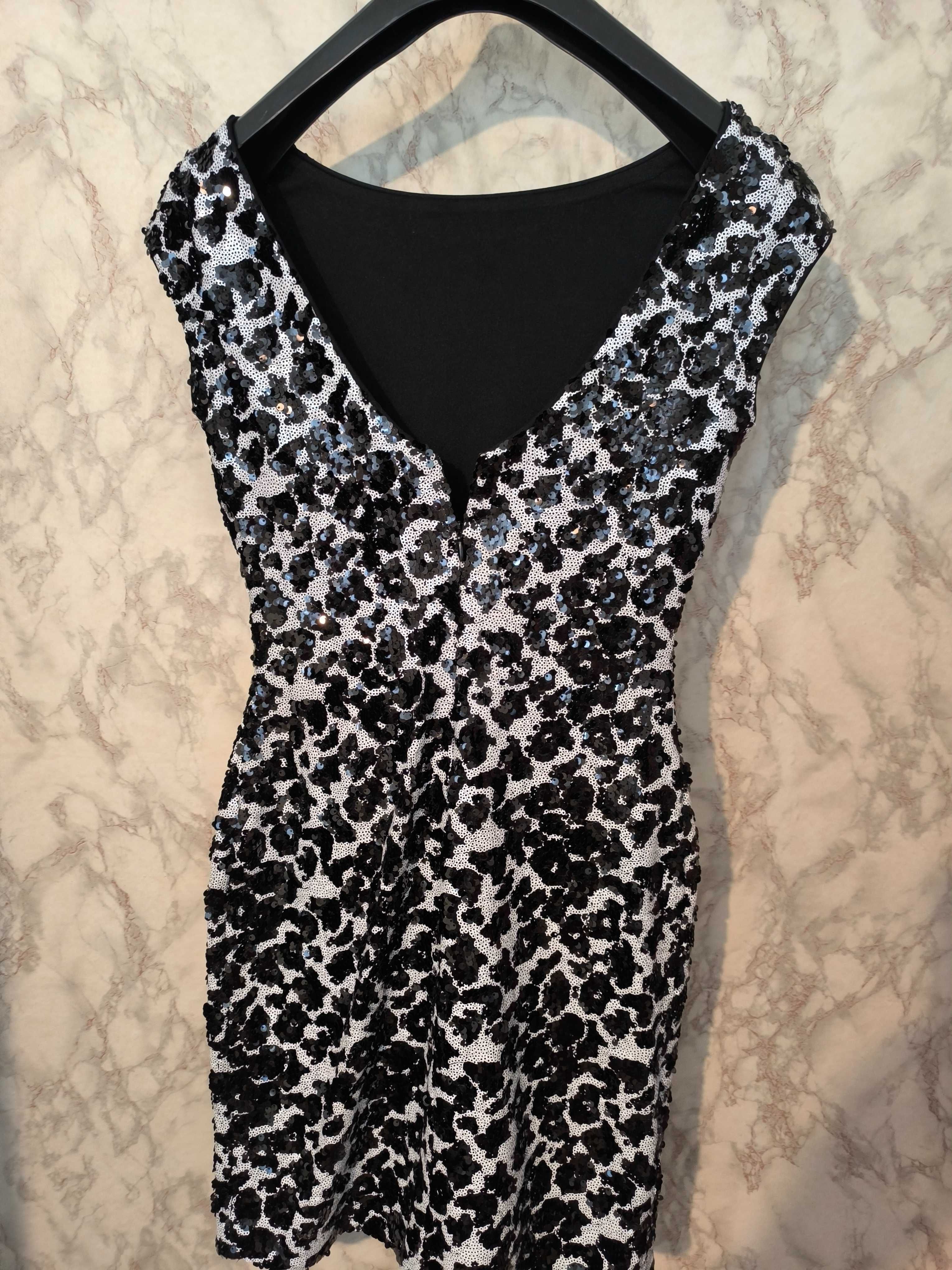 Елегантна, оригинална рокля Guess, размер xs