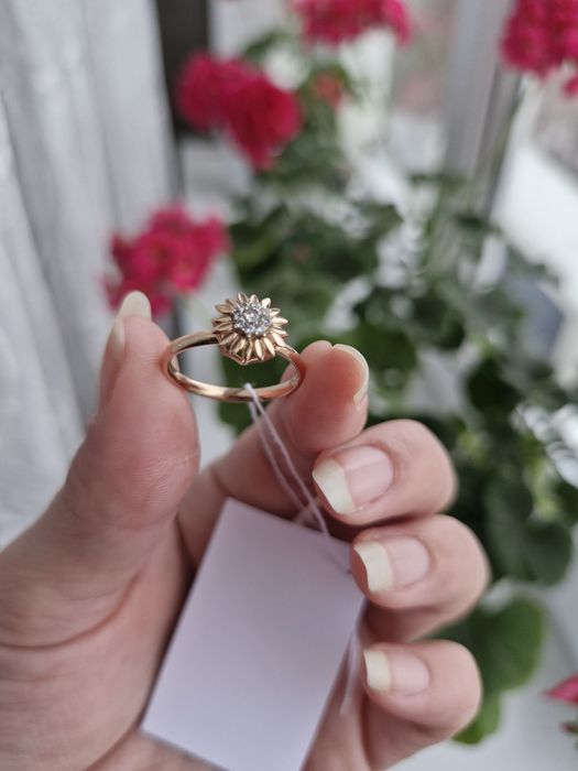 Продам золотое кольцо 17 Размер