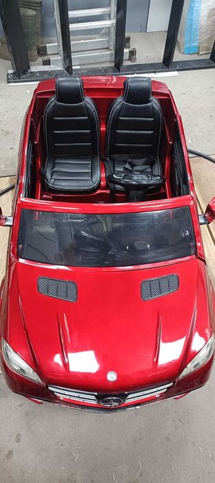 Двуместна електрическа кола