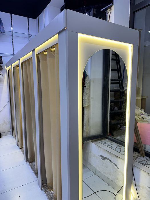 Razdevalka kiyim dukoni uchun