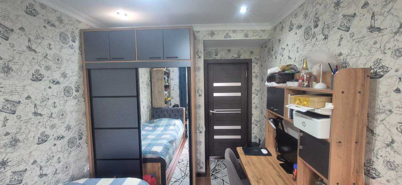 Продаётся 3-комнатная в Ц-5, 70м². Кафе Ширин, парк Анхор КИРПИЧ