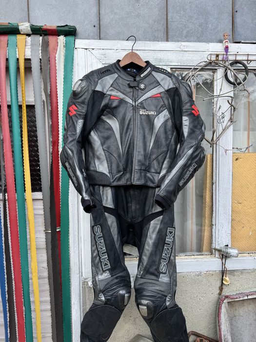 Мъжки мото екип Suzuki 52