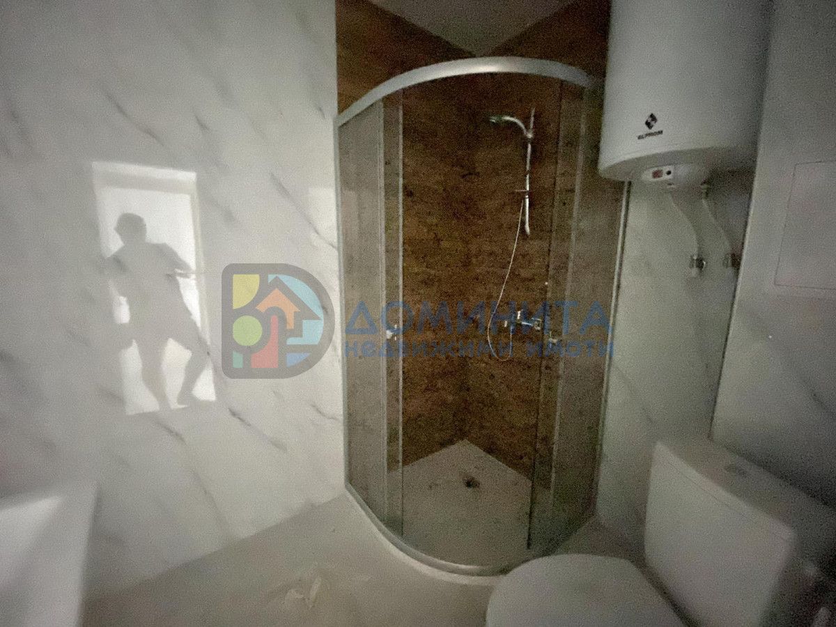 Тристаен апартамент с голяма веранда
