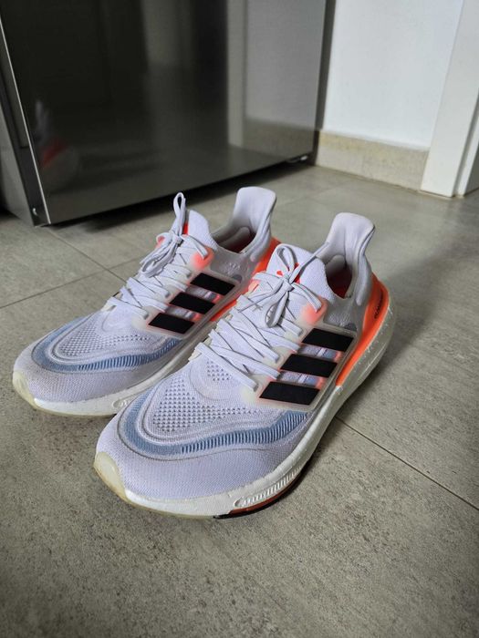 Adidasi Adidas UltraBoost 2023 marime 43 (1/3)