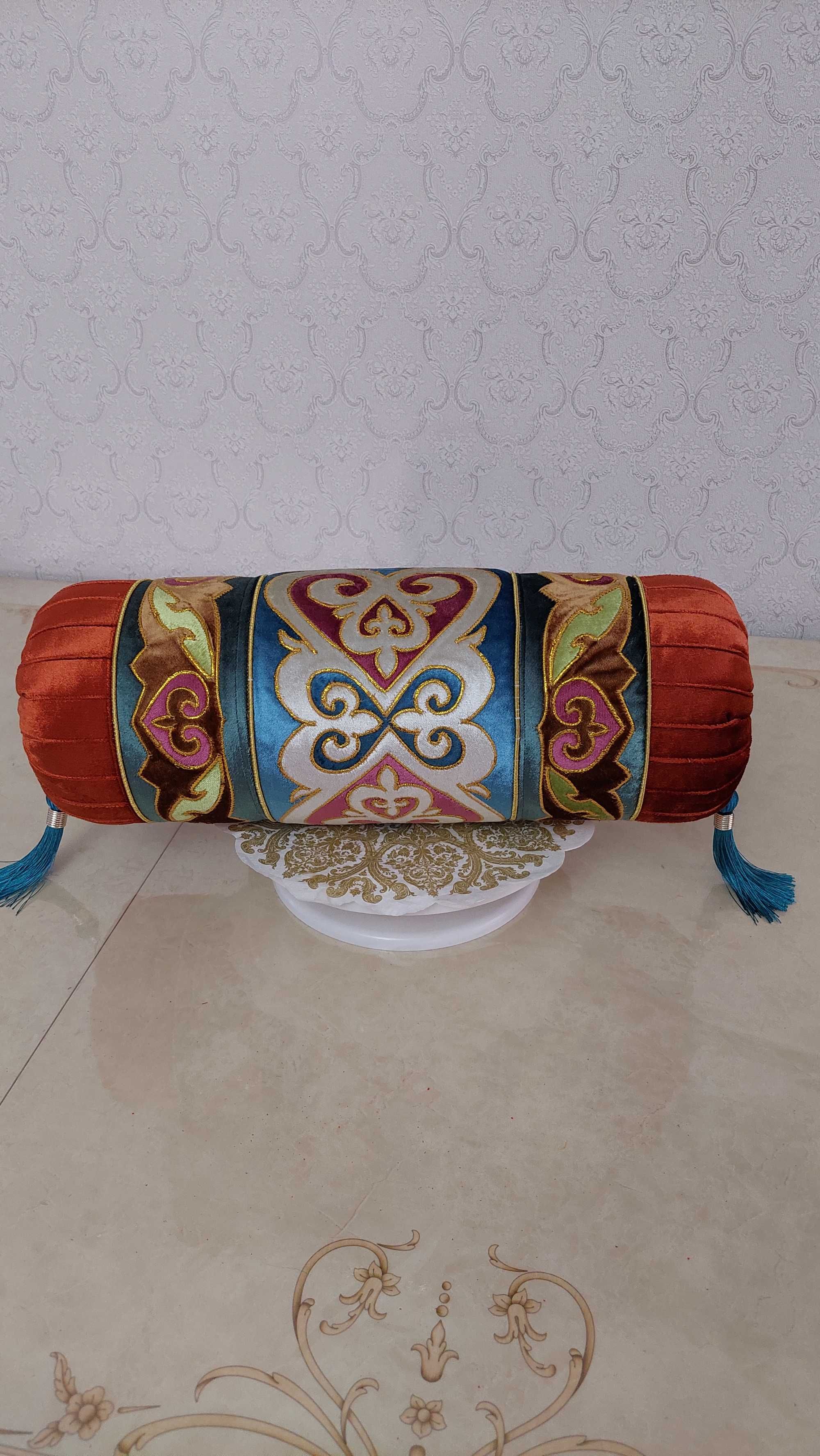 Декоративная подушка-валик  - подлокотник ( шынтақ жастық)