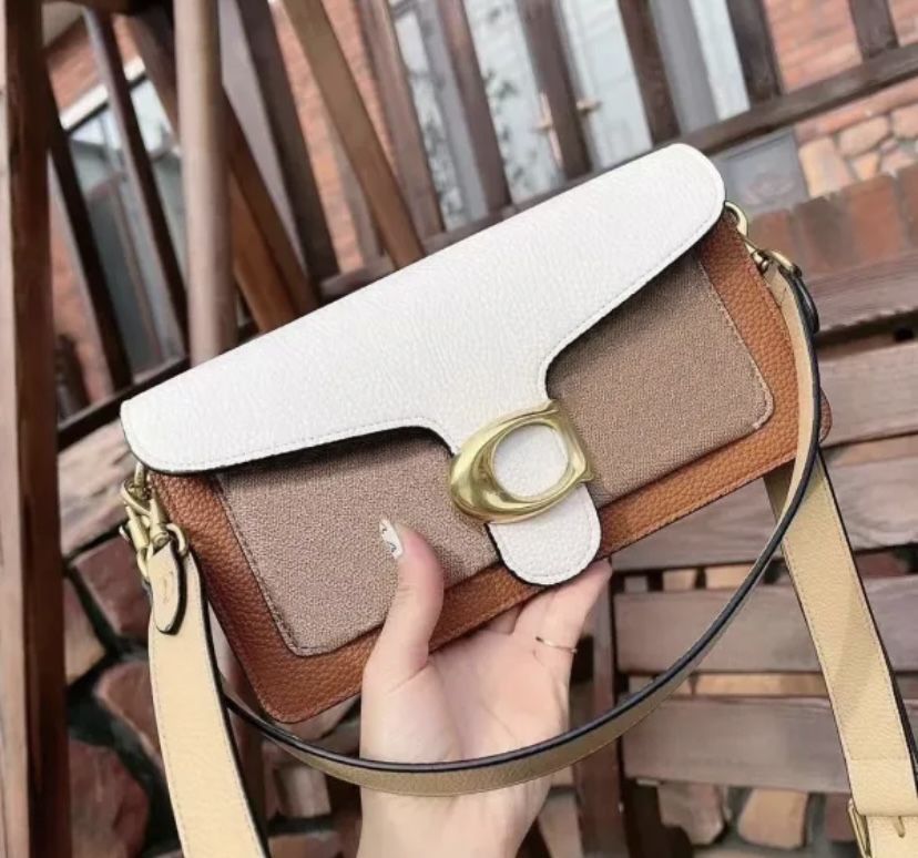Coach чанта в различни разцветки