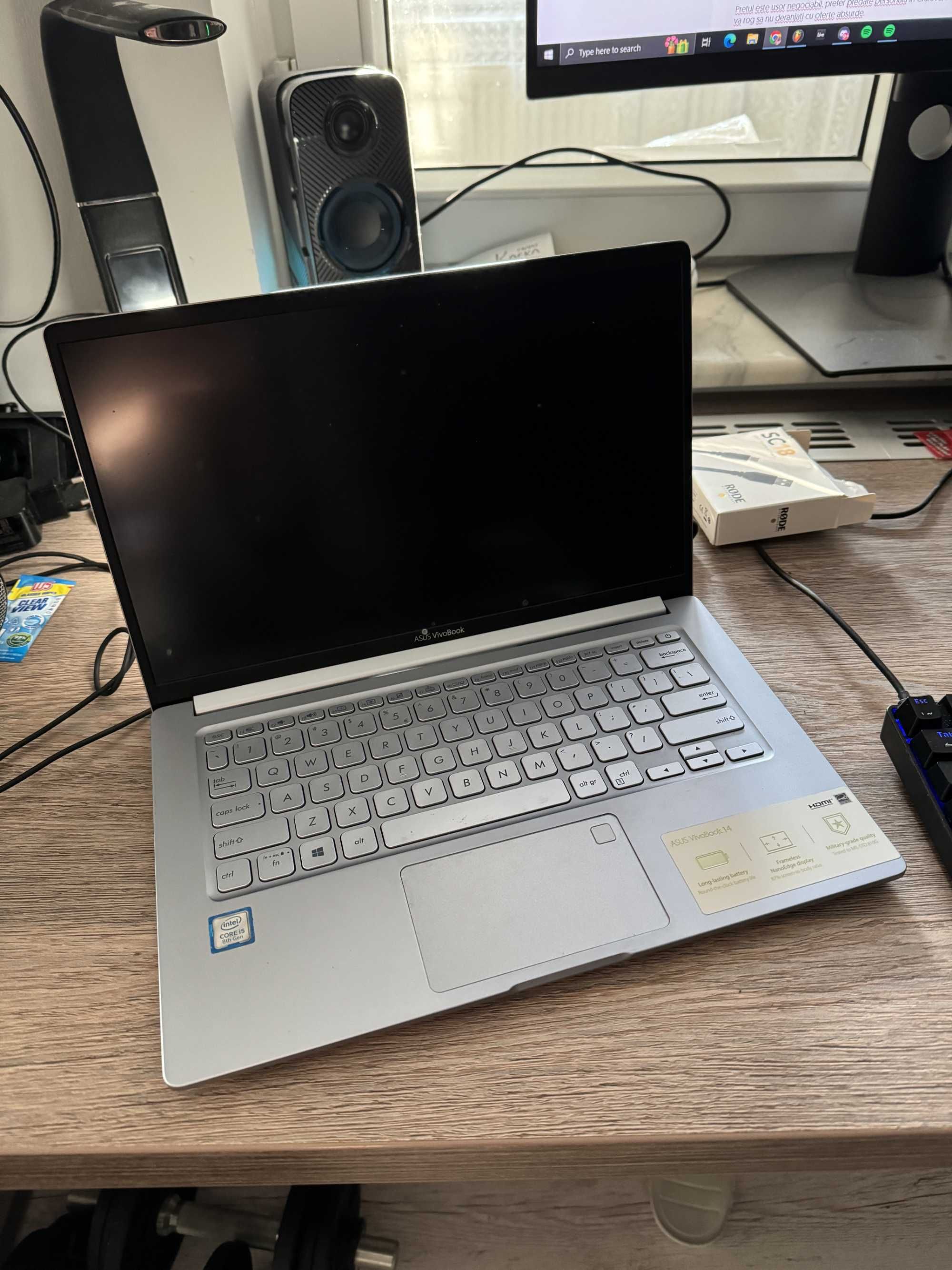 Laptop Ultraportabil ASUS VivoBook 14