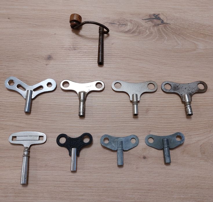 Ключета за стенни часовници, квадрат