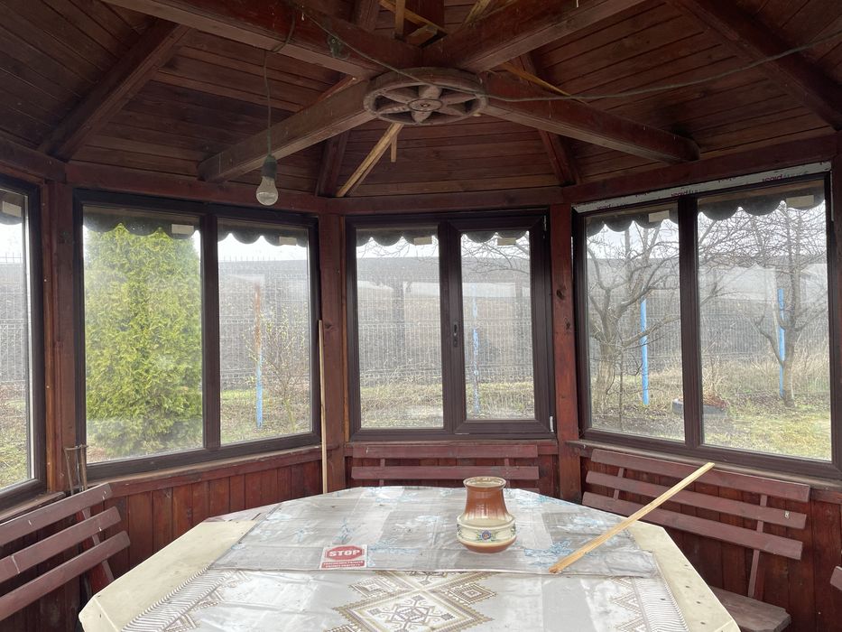 Vând foișor din lemn