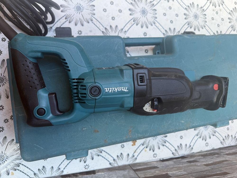 Саблен Трион MAKITA JR3060T 1250 W,