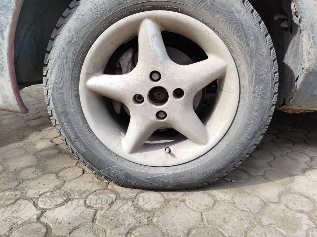 продам литые  диски  4\100 r14 стояли мазда 323