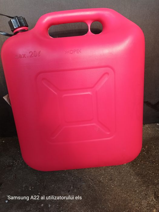 Bidon din plastic.