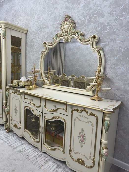 Стол со стульями, горка