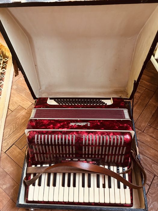 Продавам Акордеон 80 баса