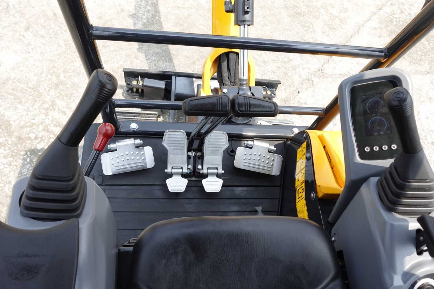 Mini Excavator Yuchai U17 STAGE 5 - Soluția Compactă cu Coadă ZERO