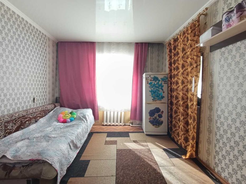 $ продам 1 комнатную квартиру на 2-м этаже в 18 микрорайоне Майкудука!