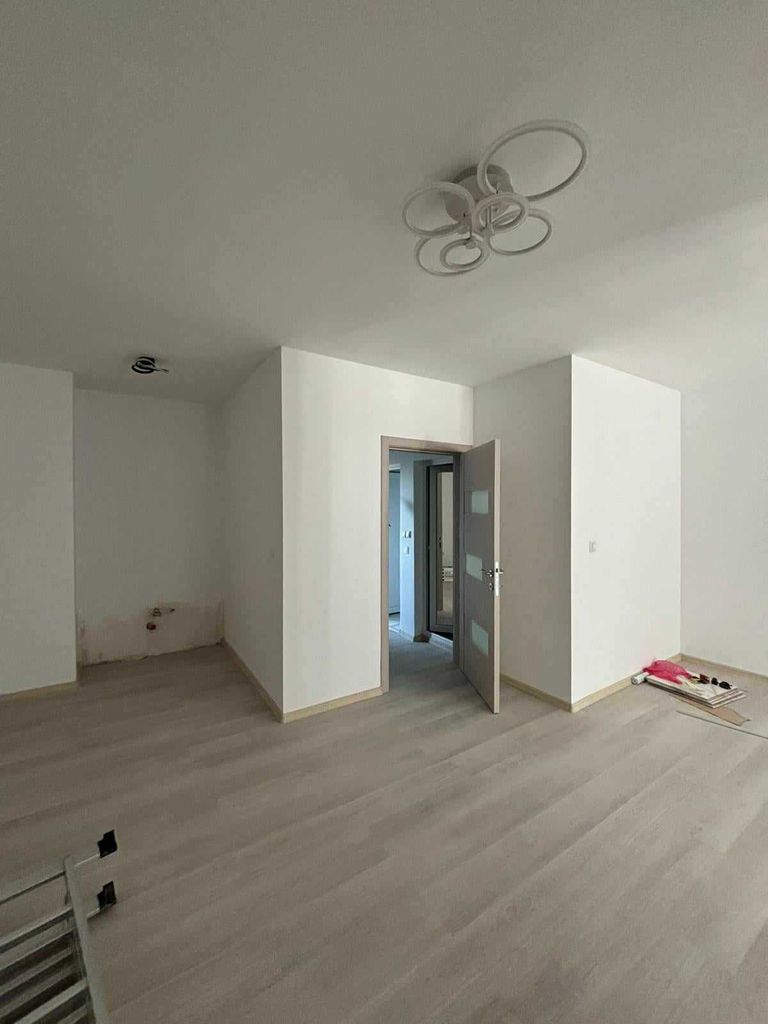 Продава се Двустаен апартамент в Търговище, Запад 2 - 77 кв.м за 1080 €/кв.м - Снимка #1