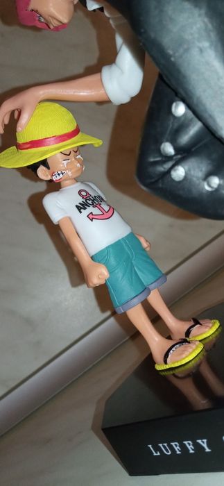 One piece Luffy and Shanks екшън фигури