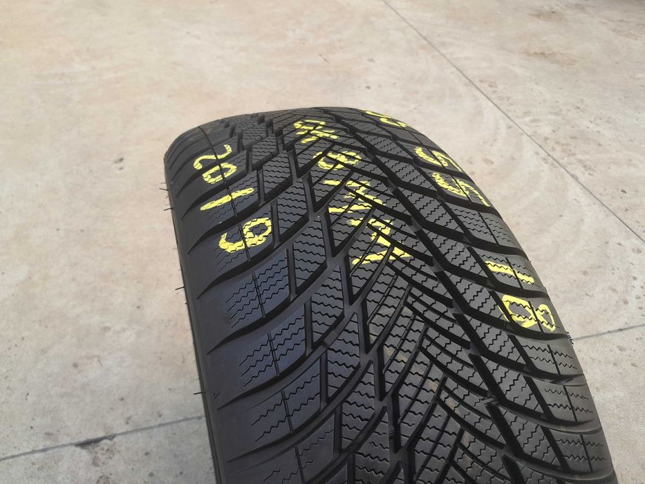 O anvelopa de iarna 235 55 18 bridgestone blizzak LM 001 profil 8 mm