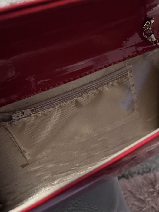 червена елегантна чанта