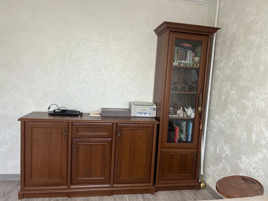 Набор мебели для гостиной: тумба + витрина, дерево