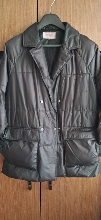 женская легкая куртка/ветровка