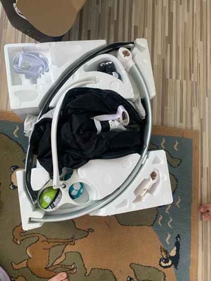 Луксозна бебешка люлка MamaRoo 4 – перфектно състояние!