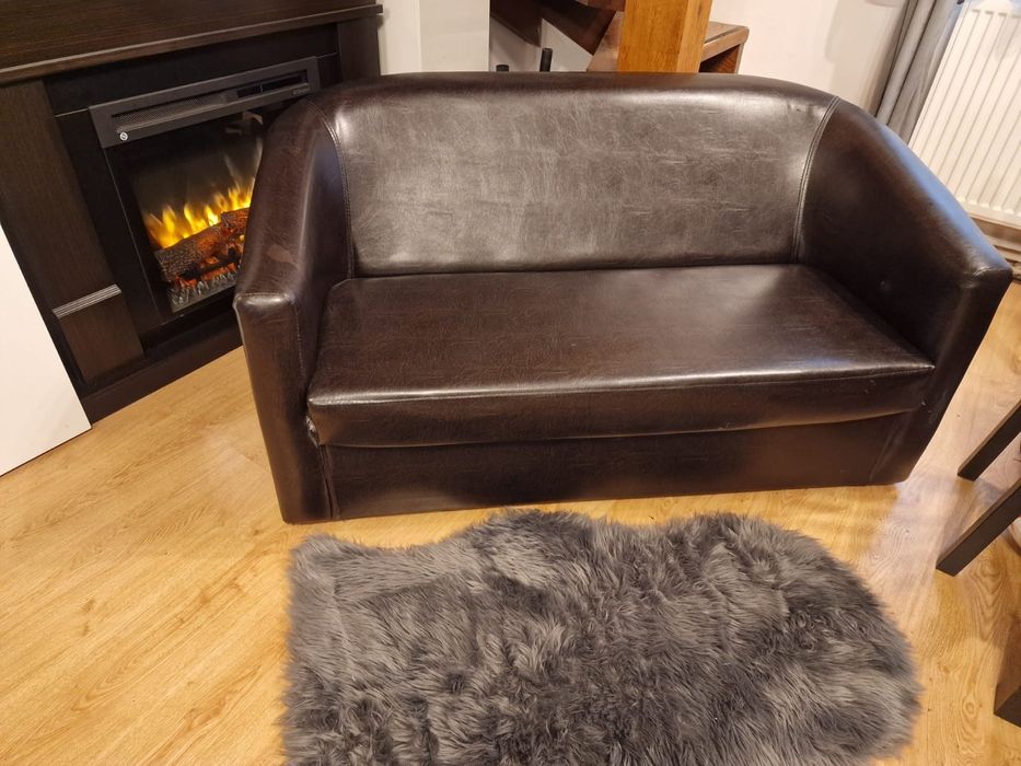 Canapea din piele neagra