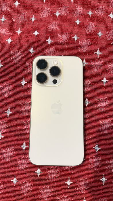 Телефон iPhone 13 pro  Gold без забелвжки