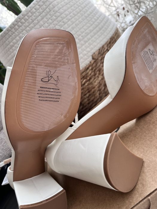 Нови дамски сандали с широк ток MANGO