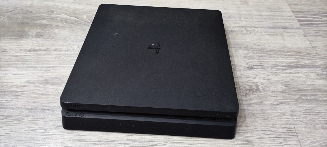 Продаю PlayStation 4