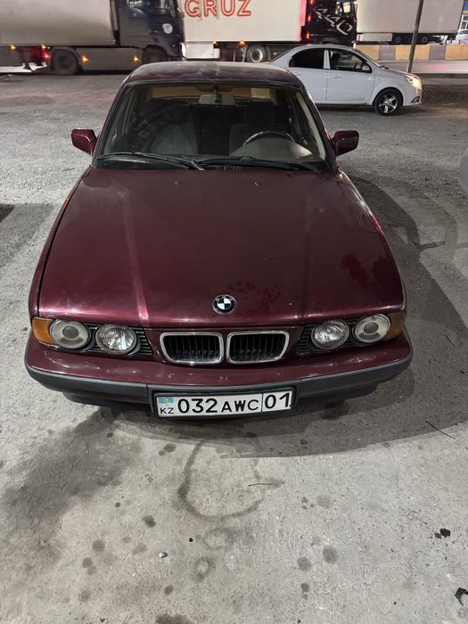 Продам капот , перед зад бампер и ласточку.