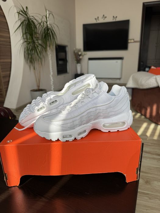 Nike Air Max 95 Бели ОРИГИНАЛНИ