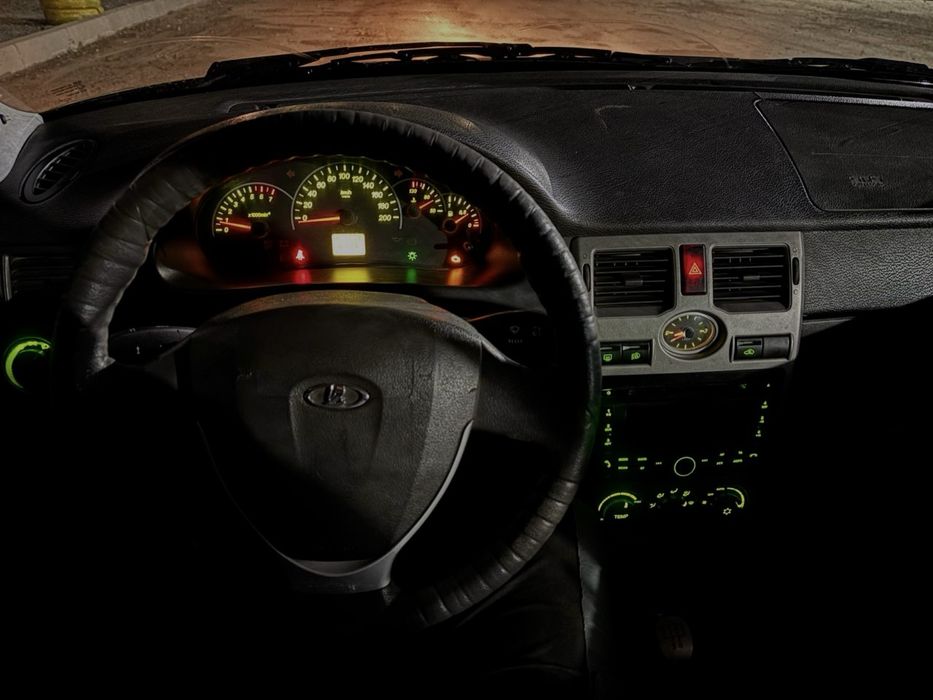 Продам срочно лада приору 2012 года