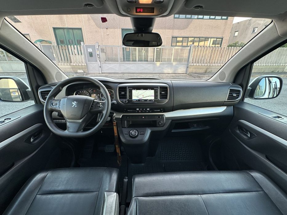 Peugeot Traveller 8+1 locuri 2.0 automată 2019 Înmatriculată