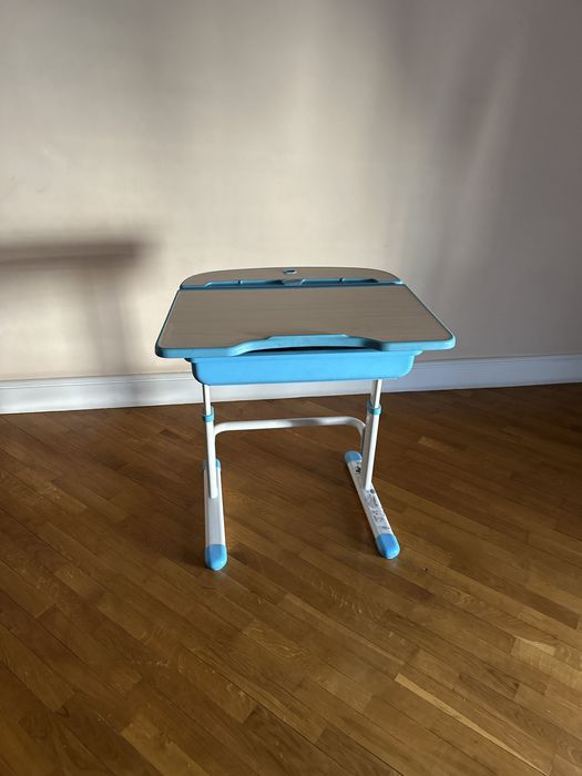 Школьный стол для начальных классов