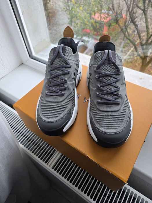 Adidasi din material textil