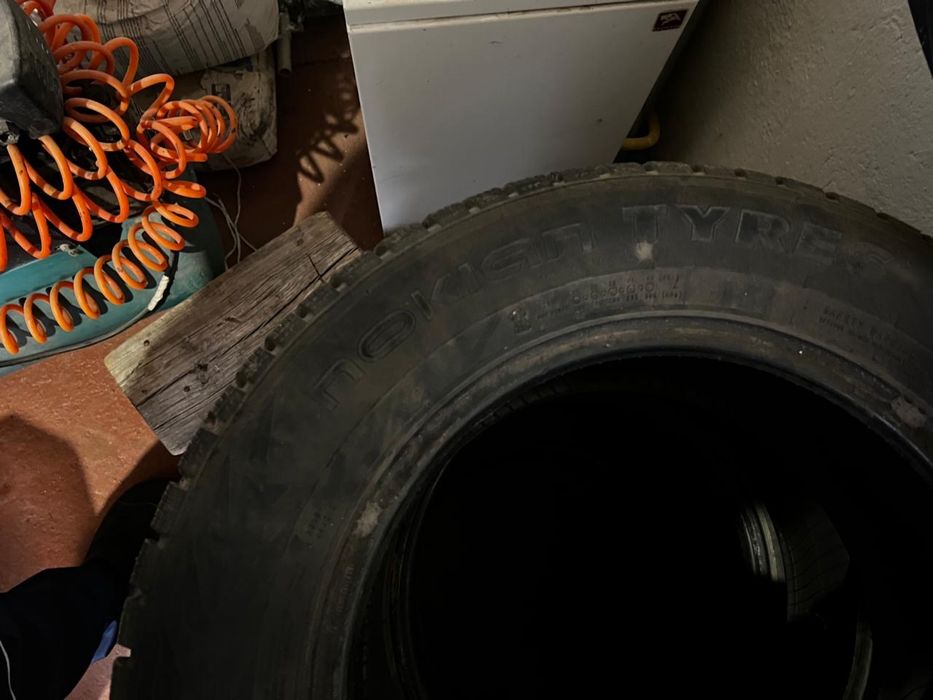 Продам зимние б/у шины  в отличном состоянии