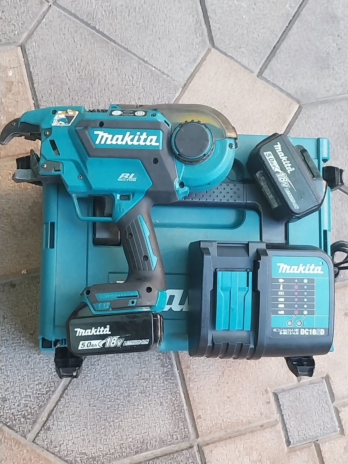 Pistol de legat fier beton  MAKITA DTR 180 ca nou