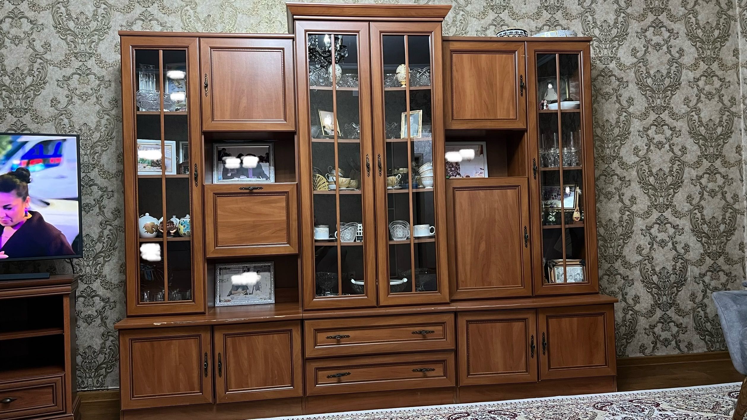 Сервант в хорошем состоянии