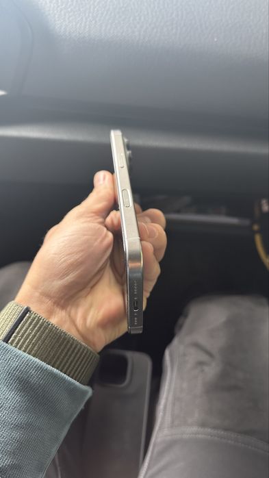 Vand Iphone 16 pro 256 gb